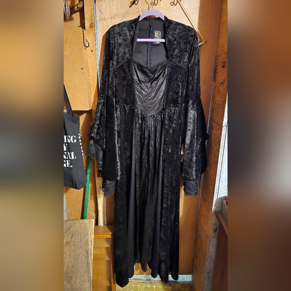 Vintage Lip Service black velvet & lace dress